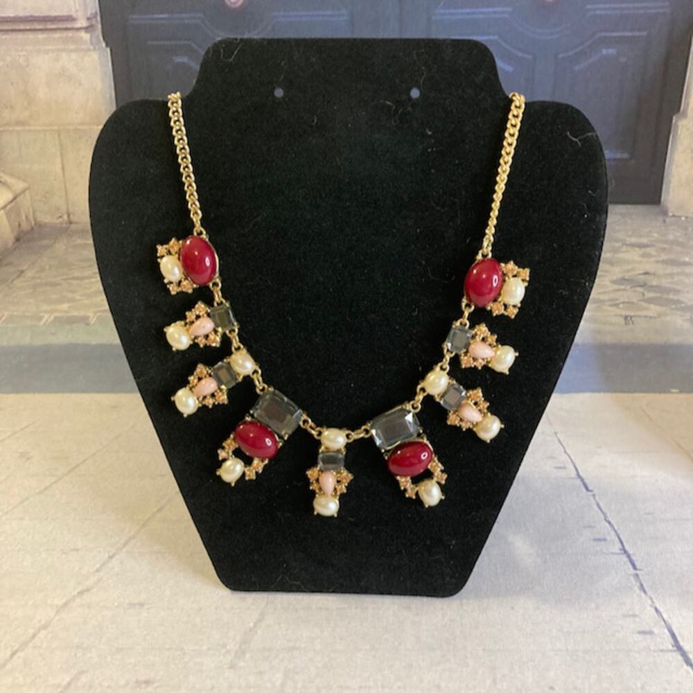 0009 Acrylic Cranberry & Faux Pearls Holiday-Style Pendant Statement Necklace